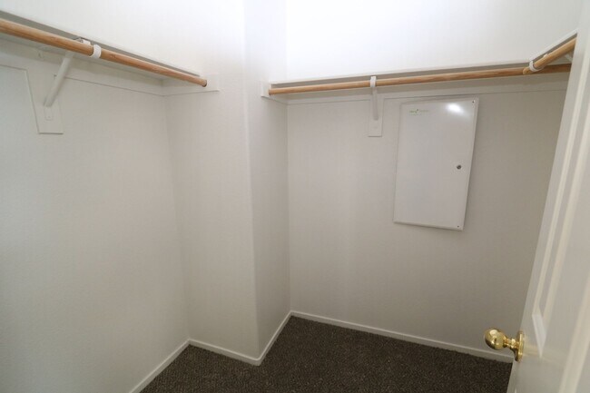 Building Photo - Beautiful 2 Story 3 Bedroom Home located in the Southwest