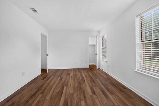 Building Photo - 1031 Still-Harbor Cir