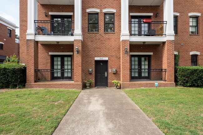 Building Photo - 805 Westover Ave