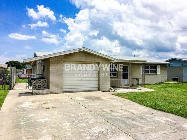 Building Photo - 7317 Oak Crest Dr