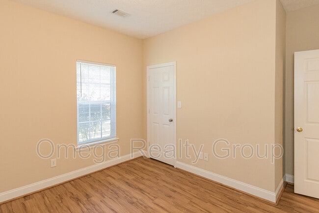Building Photo - 14 Oakleigh Dr