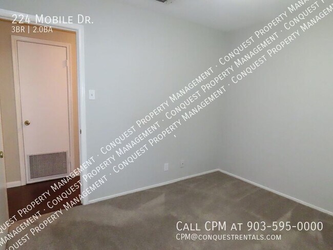 Building Photo - 224 Mobile Dr