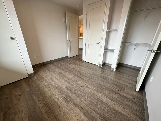 Building Photo - 409 Elm St