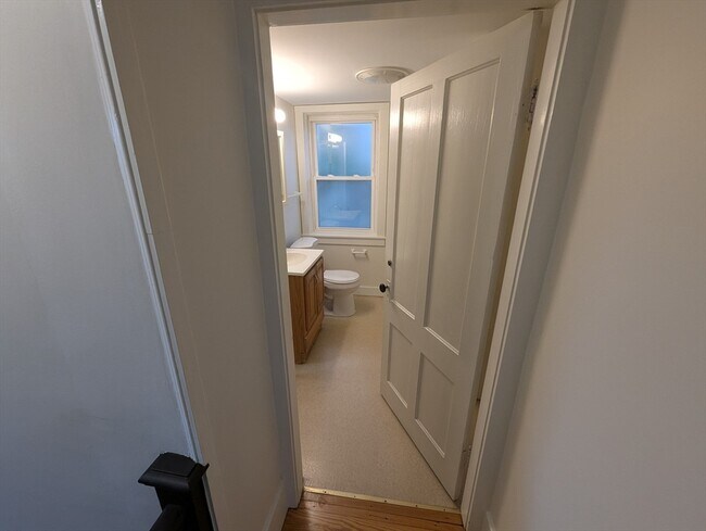 Building Photo - 112 King St