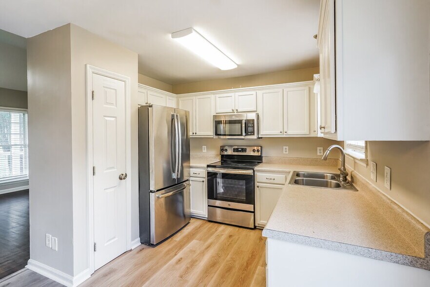 Building Photo - 2838 Candlewicke Dr
