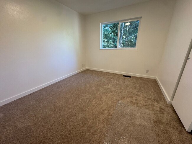 Building Photo - Perez- Sandalwood