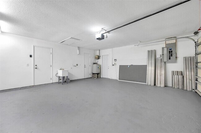 Building Photo - 13836 Darlene Ave