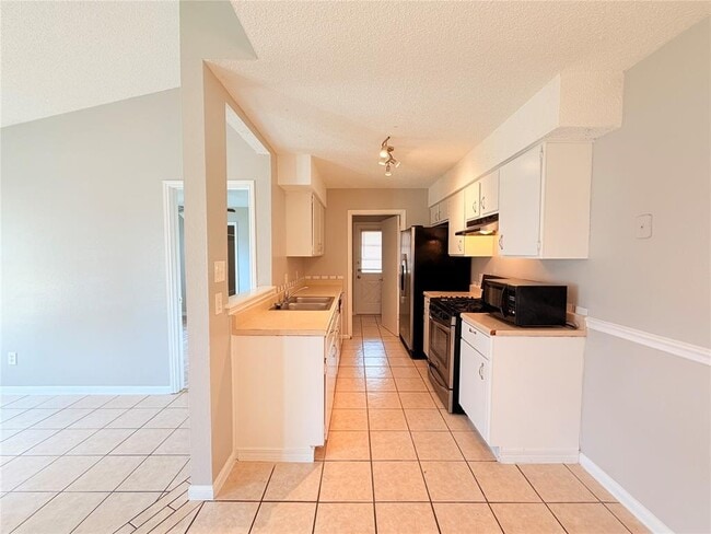 Building Photo - 14200 Sussman Ct