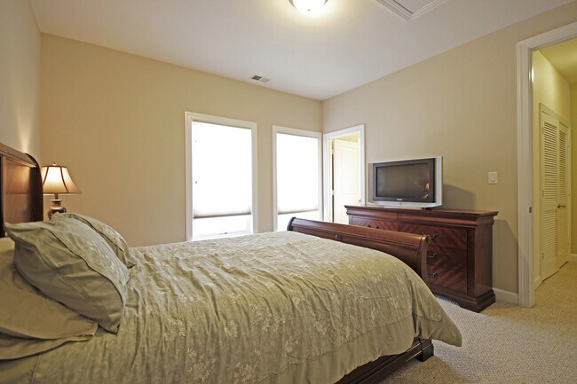 Building Photo - Village at Quarterpath