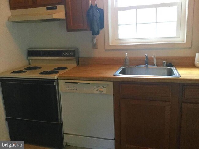 Building Photo - 1114 Ellingwood Dr