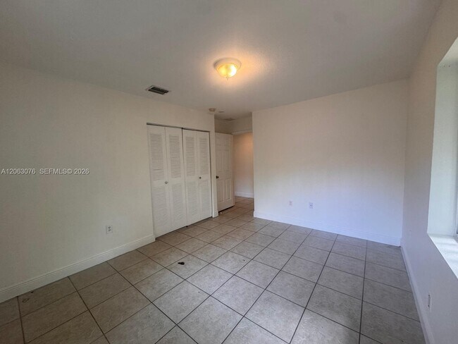 Building Photo - 3342 NW 9th Ave