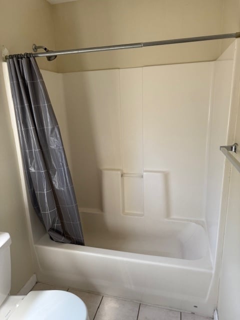 Tub and shower - 3320 E Green St