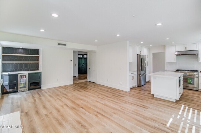 Building Photo - 6823 Castle Peak Dr