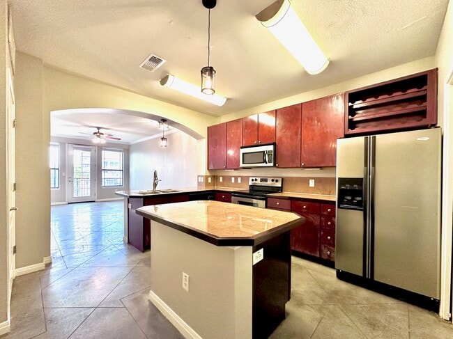 Building Photo - 2505 San Gabriel