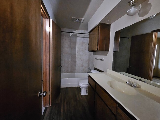 Building Photo - 3808 Quail Run Cir