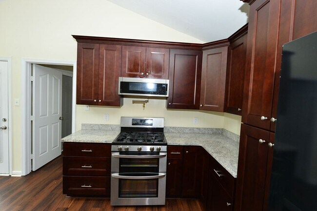 Building Photo - Renovated Ranch in Grassfield High District