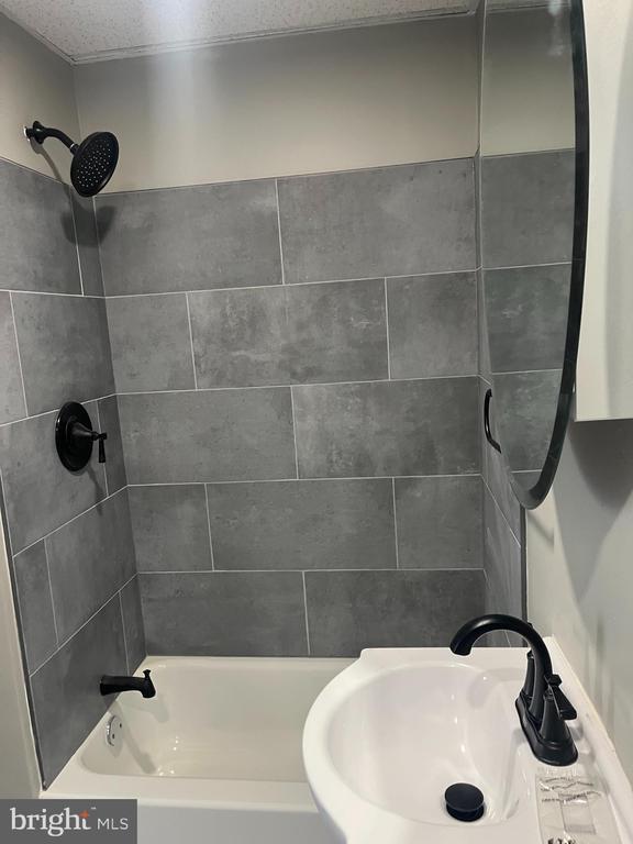 Building Photo - 2666 Bridge St