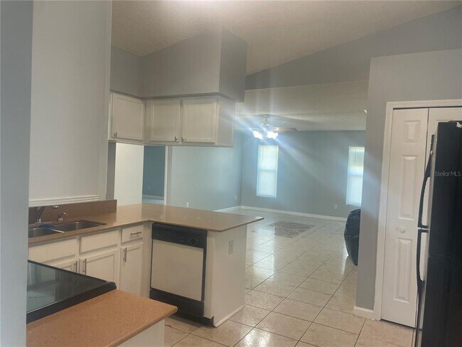 Building Photo - 116 Crescent Ct