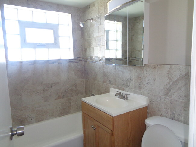 Building Photo - 5720 W 95th St