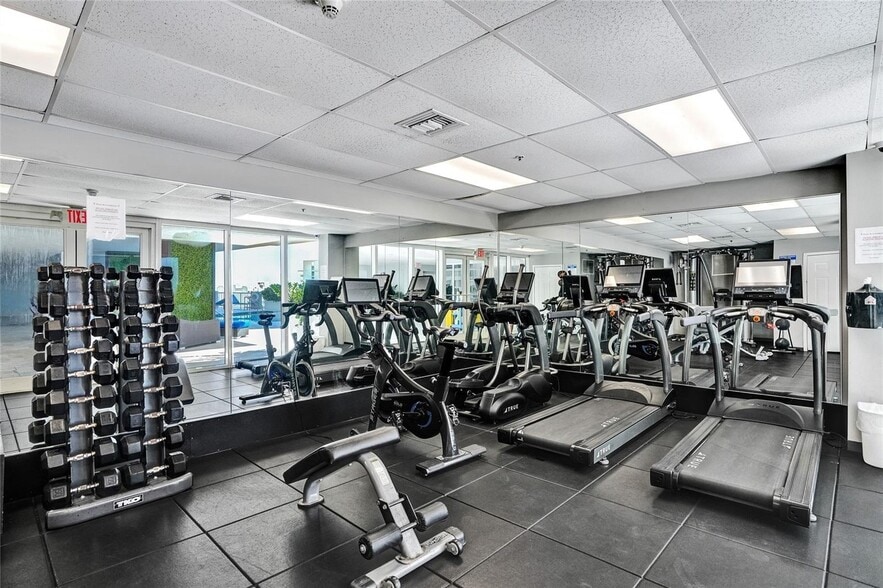 Building Photo - 2475 Brickell Ave