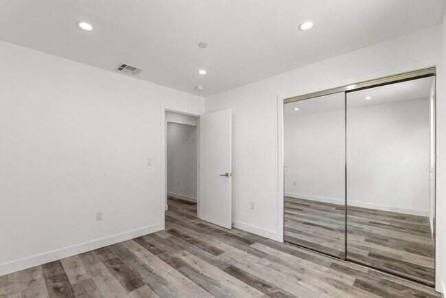 Building Photo - 10853 Hartsook St