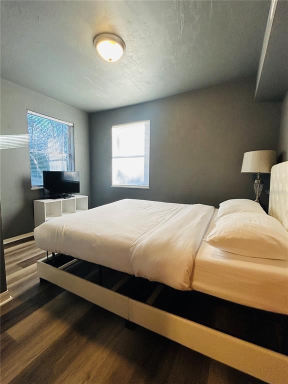 Building Photo - 1027 SE 5th Ave