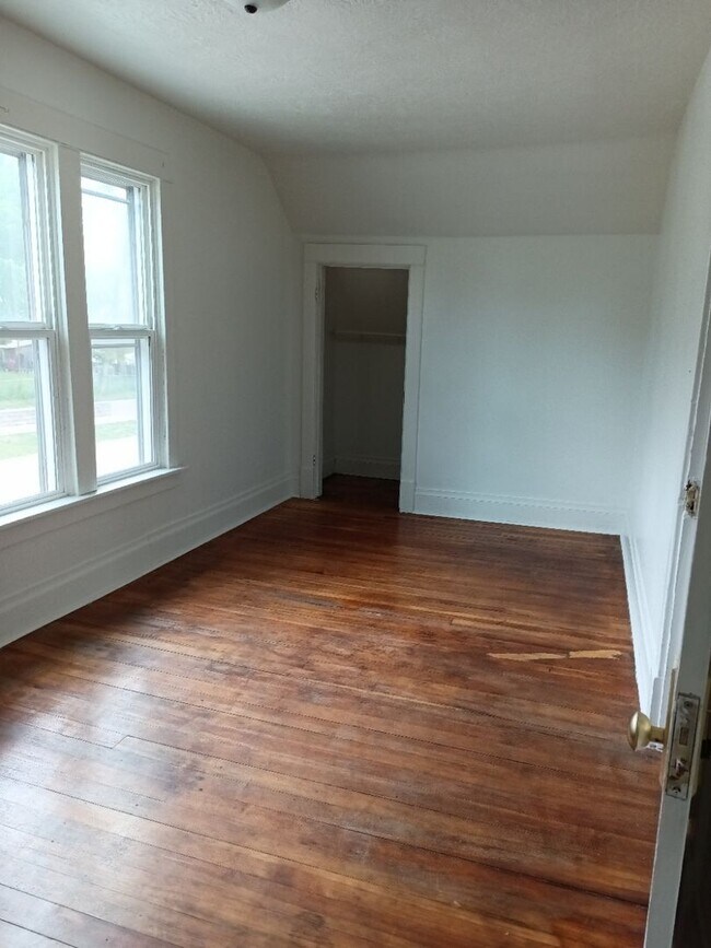 Building Photo - BUY ON CONTRACT MOVE IN READY! RENT TO OWN...