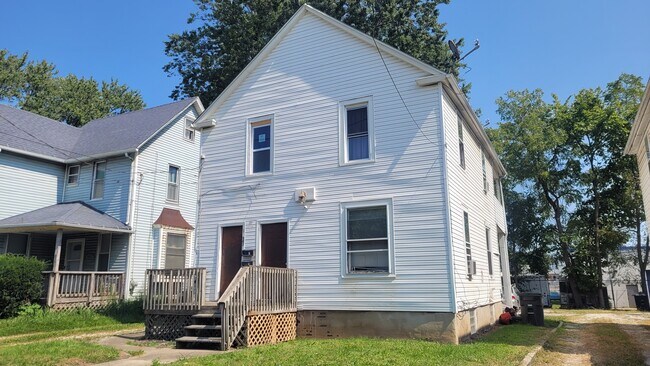 Primary Photo - 303 Fountain St