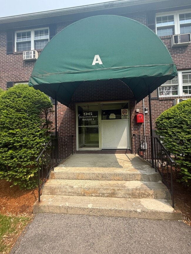 Building Photo - Bright & Modern 1 Bedroom Condo in quiet, ...