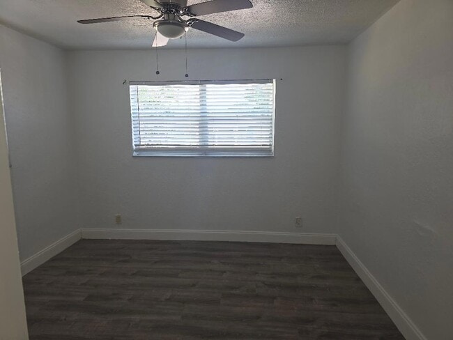 Building Photo - 1123 NW 3rd Ave