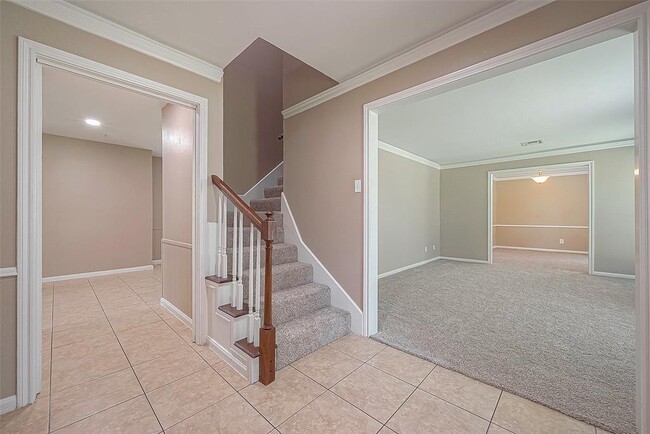 Building Photo - 6534 Bayonne Dr