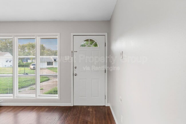 Building Photo - 306 Banff Cir