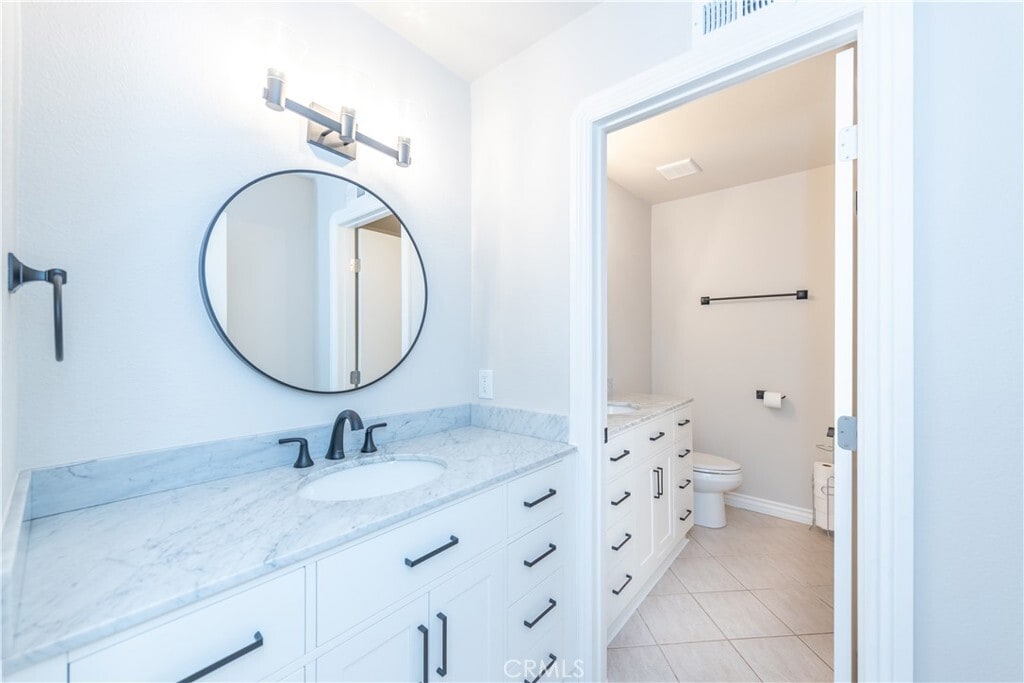 Upstairs bathroom - 1091 S Burlwood Dr