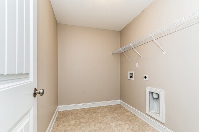 Building Photo - 61 Roterham Dr