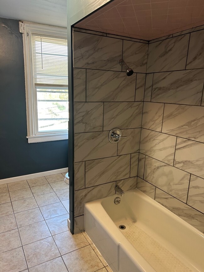 Building Photo - 1917 Tours St