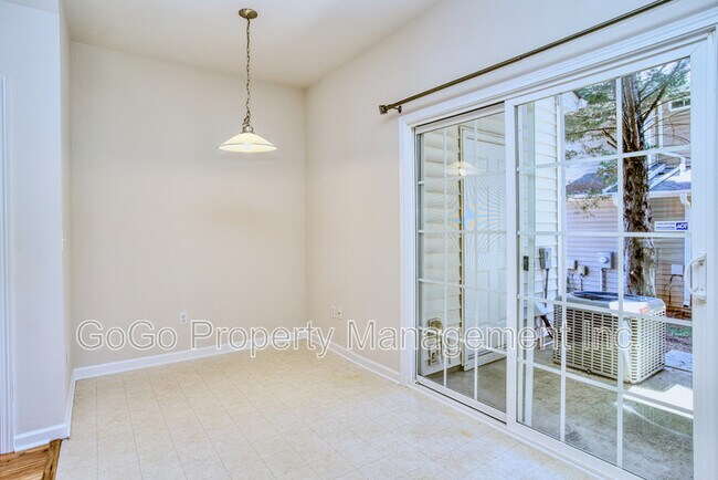 Building Photo - 103 Bumble Cir