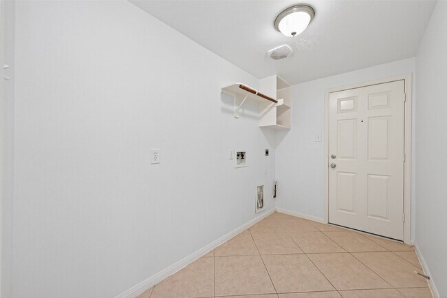 Building Photo - 8703 Silver Lure Dr