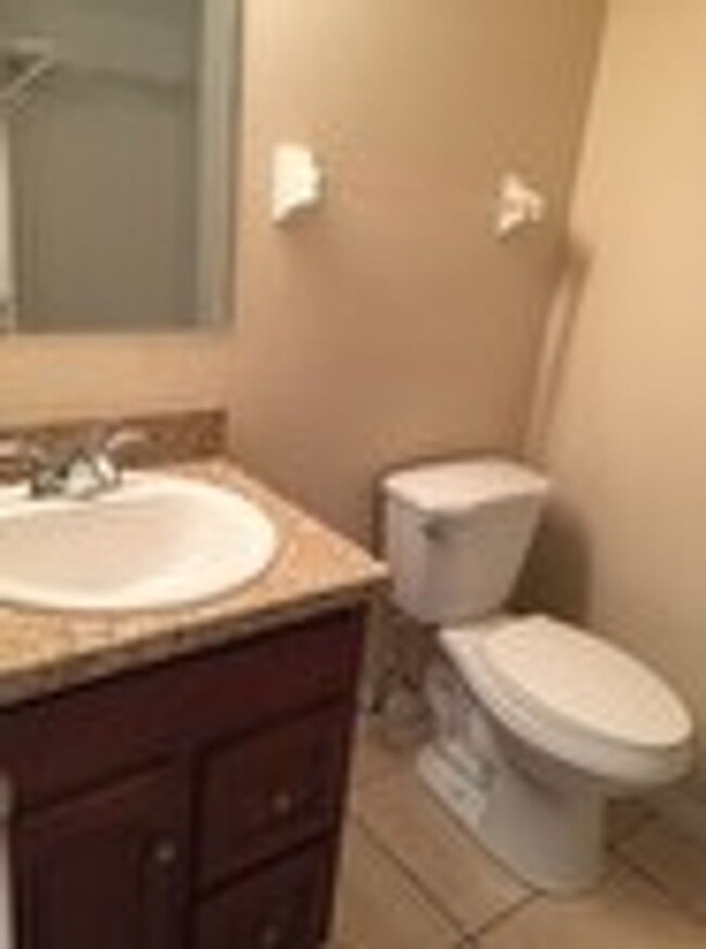 Building Photo - HIDDEN CREEK CONDO