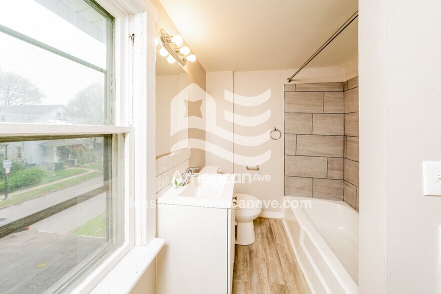 Building Photo - 177 Roycroft Dr