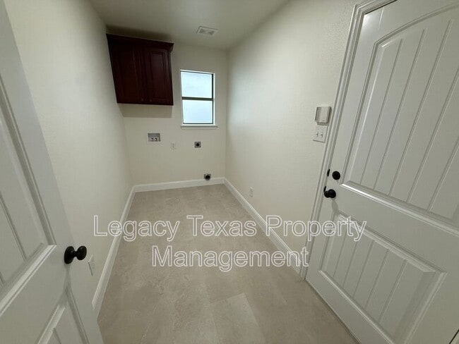 Building Photo - 3802 Juniper Ct