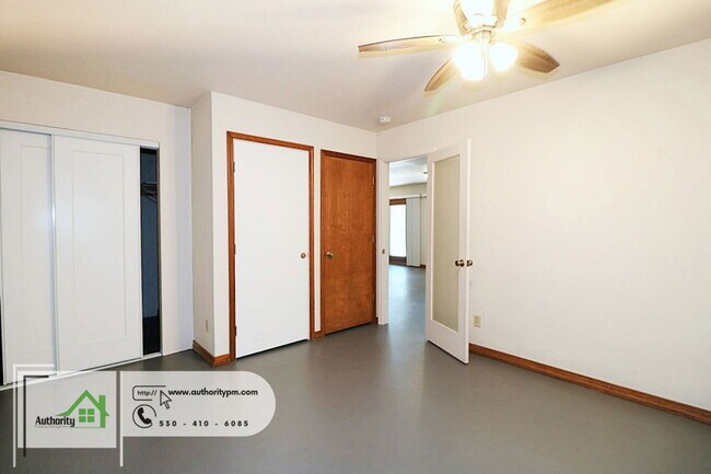 Building Photo - 10560 Old Oregon Trl