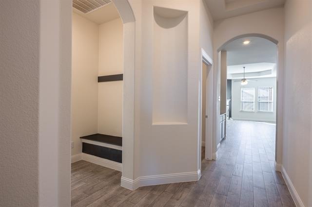 Building Photo - 4037 Woodford Dr