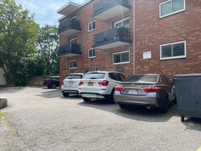 Building Photo - 1 Bedroom Brighton Apartment on MBTA/Green Line
