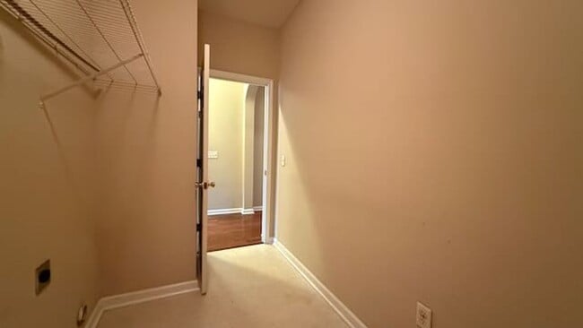 Building Photo - 3 bedroom - 2 bathroom - Stonelake Townhom...
