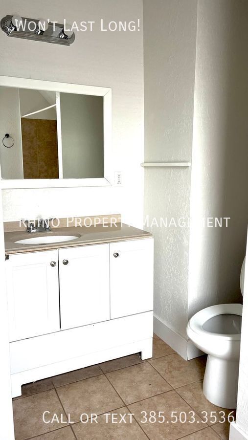 Building Photo - 807 20th St