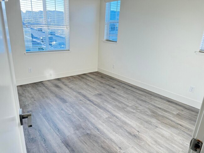 Building Photo - 1802 Paloma Ct