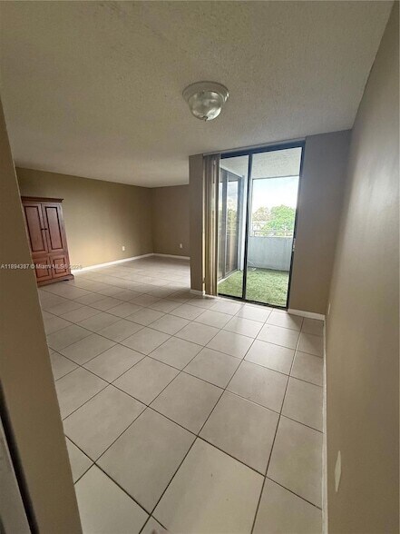 Building Photo - 8215 SW 152nd Ave