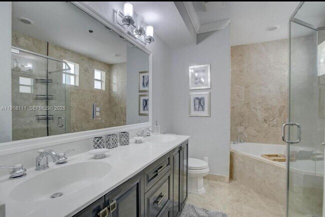 Building Photo - 601 NE 11th Ave