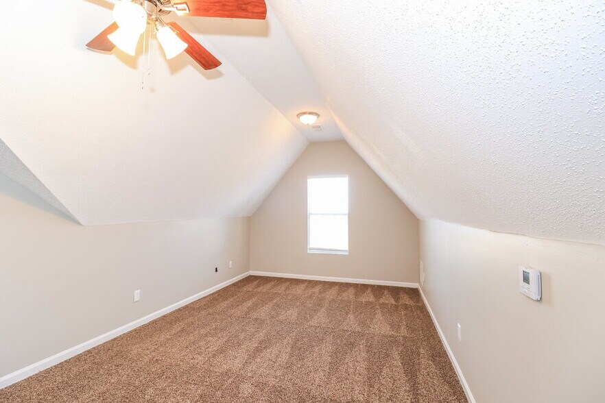 Building Photo - 90 Oakridge Cove