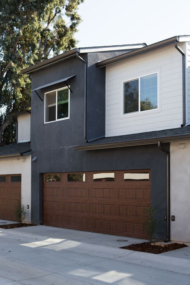 Building Photo - 533-533 Grande Ave